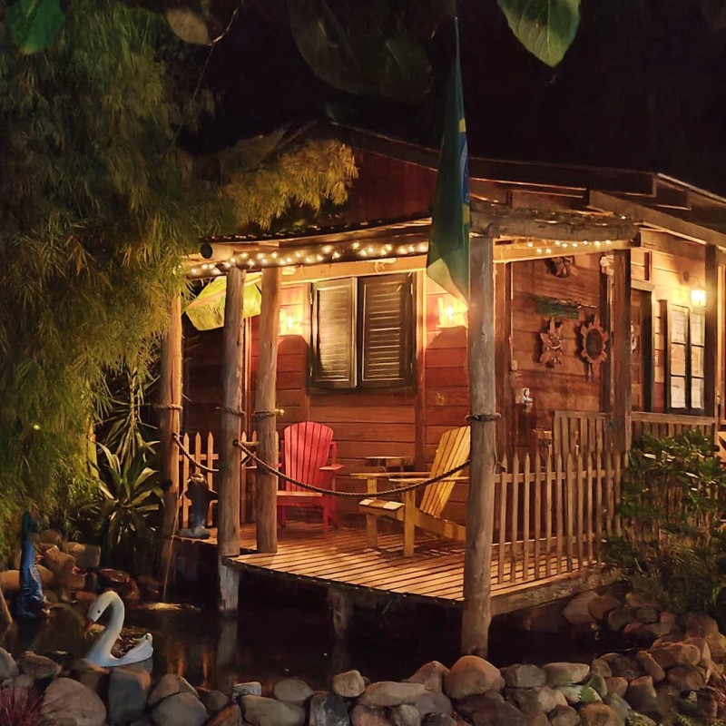 Casa de toras e chalé cafofo